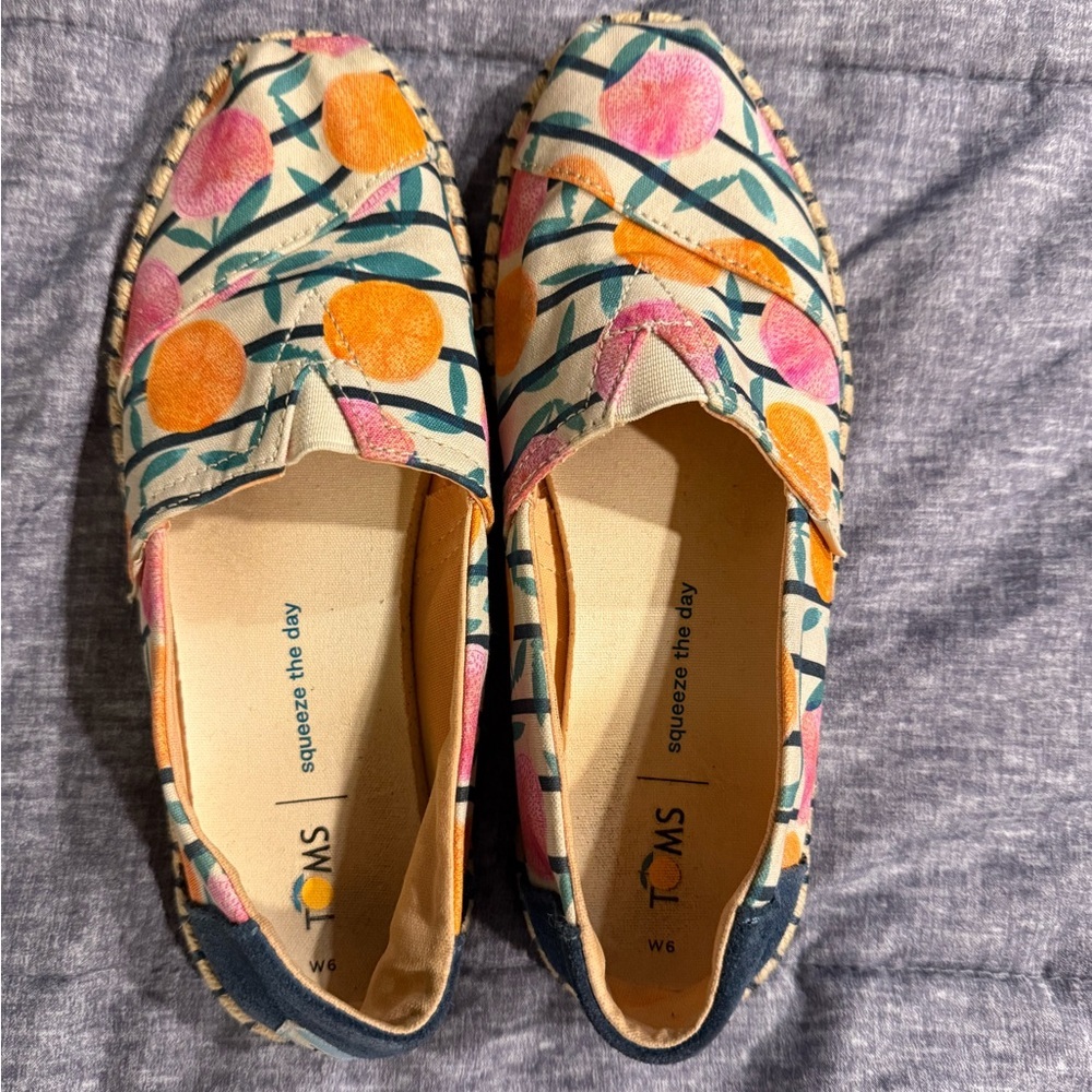 TOMS‎ Women's Pink and Orange Espadrilles Women’s size 6 squeeze the day
